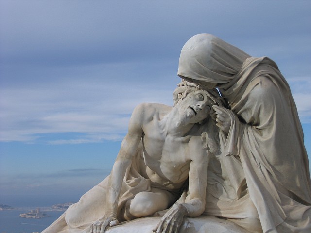 Statue of Jesus and Mary overlooking Chateau D'lf